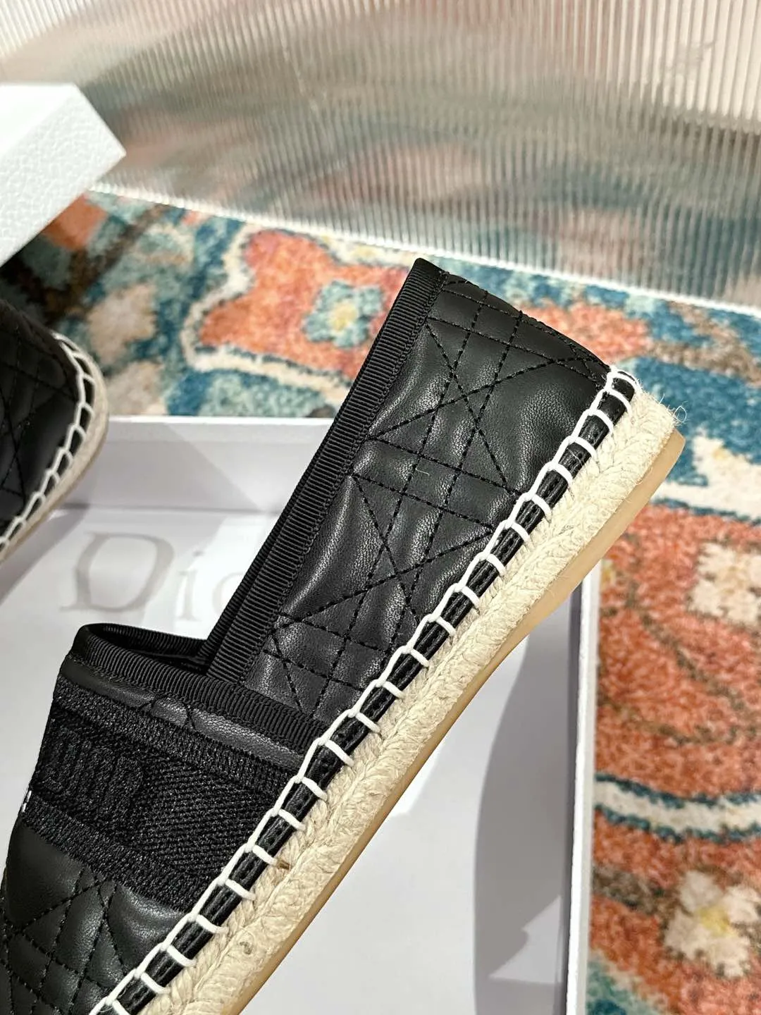 👟👟Ex-factory price 460👟👟 Dior DIOR's new popular early spring fisherman shoes 🆕 Simple, elegant and fashionable, timeless and timeless, it is a classic that will never fade away in the fashion circle, retro fisherman shoes. Original hand-woven surface, electric embroidery technology! Specific cloth surface and rubber outsole. Code number: 35-39 (40.41 customized, non-refundable)